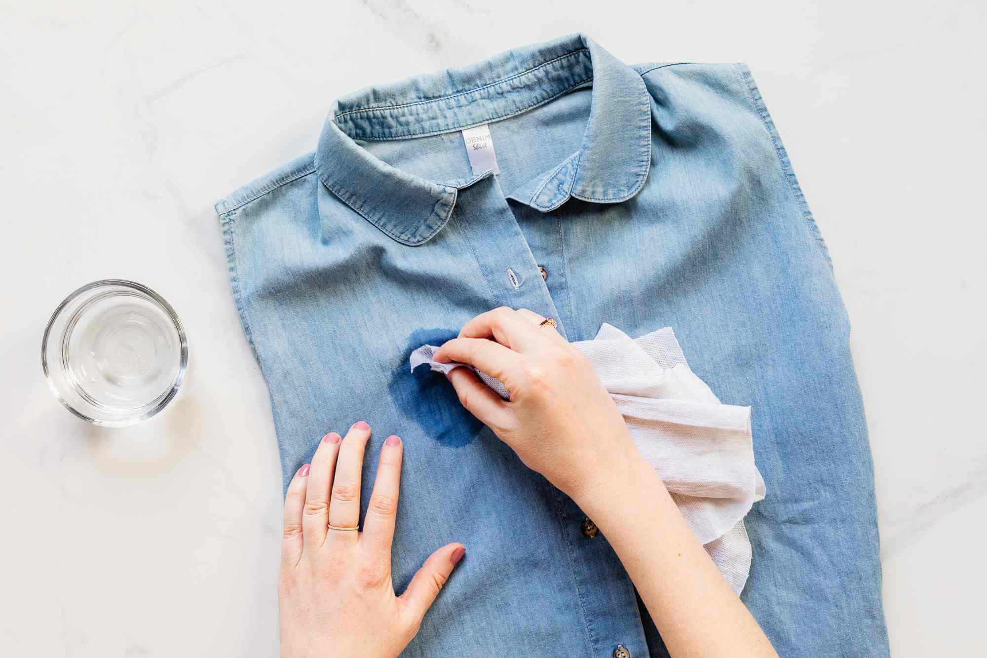 How to remove sunscreen stains from clothes